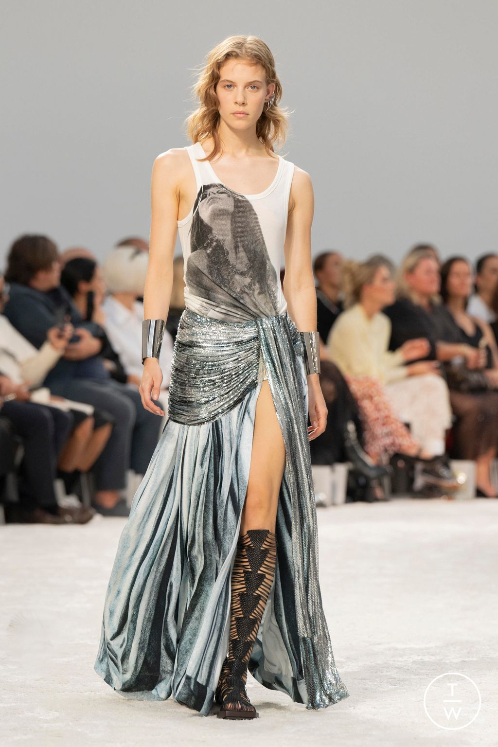 Fashion Week Paris Spring/Summer 2024 look 32 de la collection Rabanne womenswear