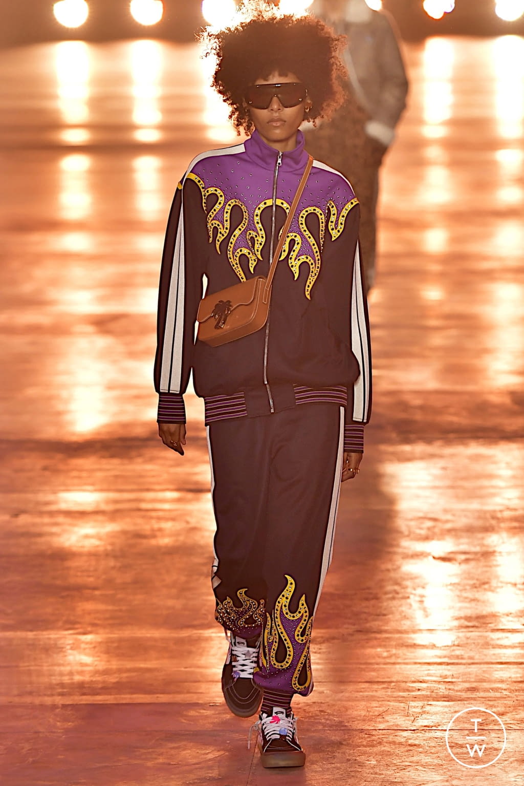 Fashion Week Milan Fall/Winter 2022 look 2 from the Palm Angels collection 女装