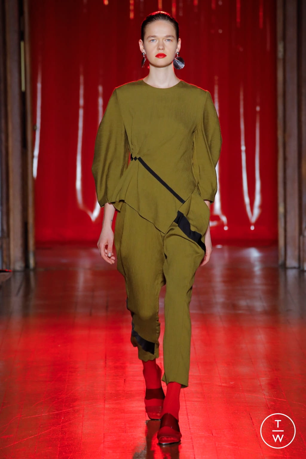 Fashion Week London Spring/Summer 2019 look 28 from the Palmer Harding collection 女装