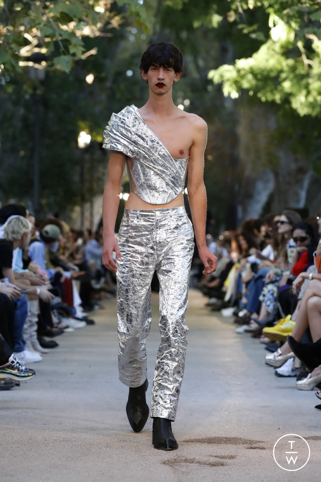 Fashion Week Paris Spring/Summer 2022 look 1 from the Palomo Spain collection menswear
