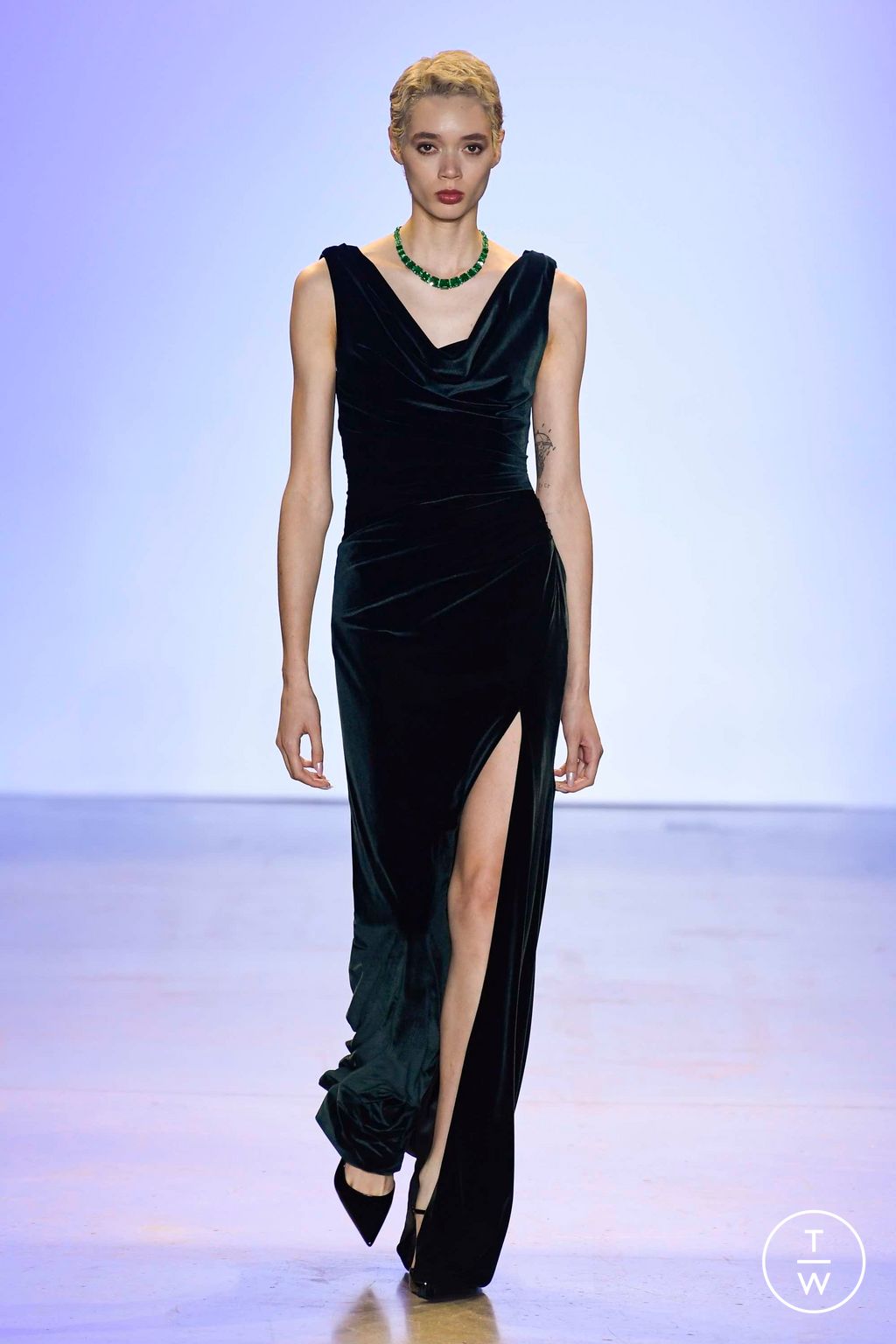 Fashion Week New York Fall/Winter 2023 look 29 from the Pamella Roland collection 女装