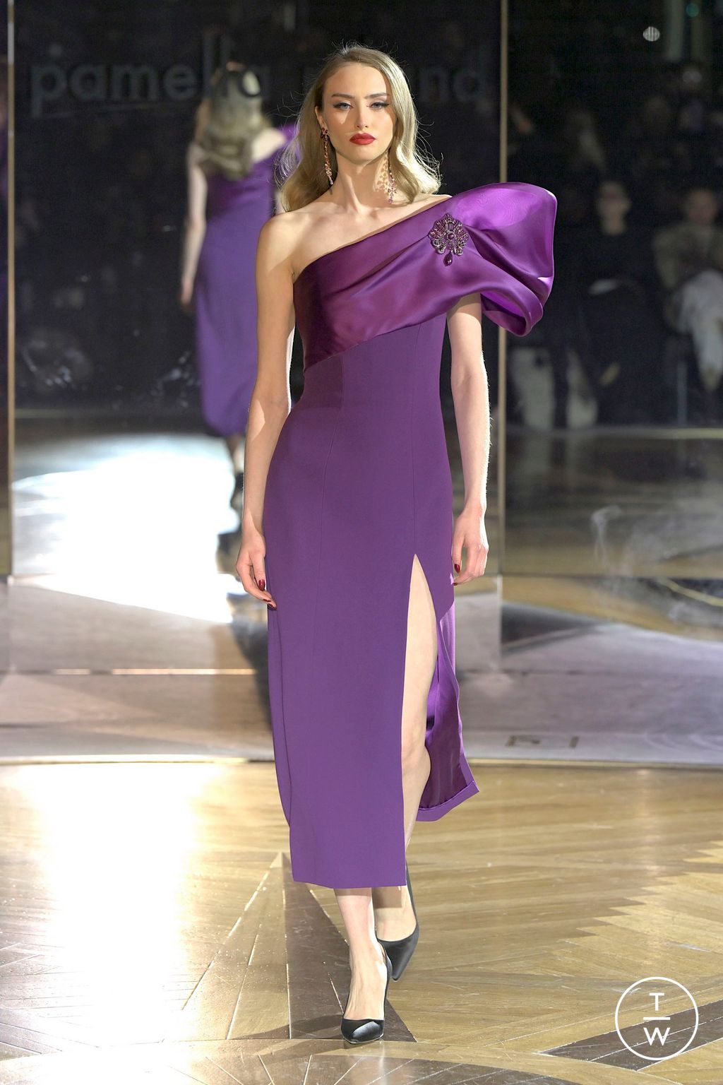 Fashion Week New York Fall/Winter 2025 look 9 from the Pamella Roland collection 女装