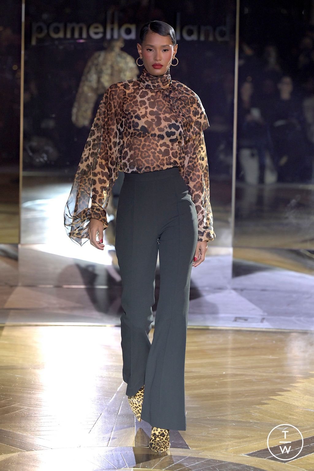 Fashion Week New York Fall/Winter 2025 look 22 de la collection Pamella Roland womenswear