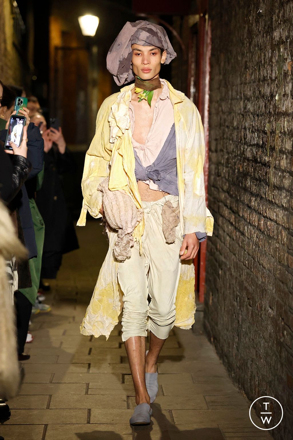 Fashion Week London Fall/Winter 2025 look 3 from the Paolo Carzana collection womenswear