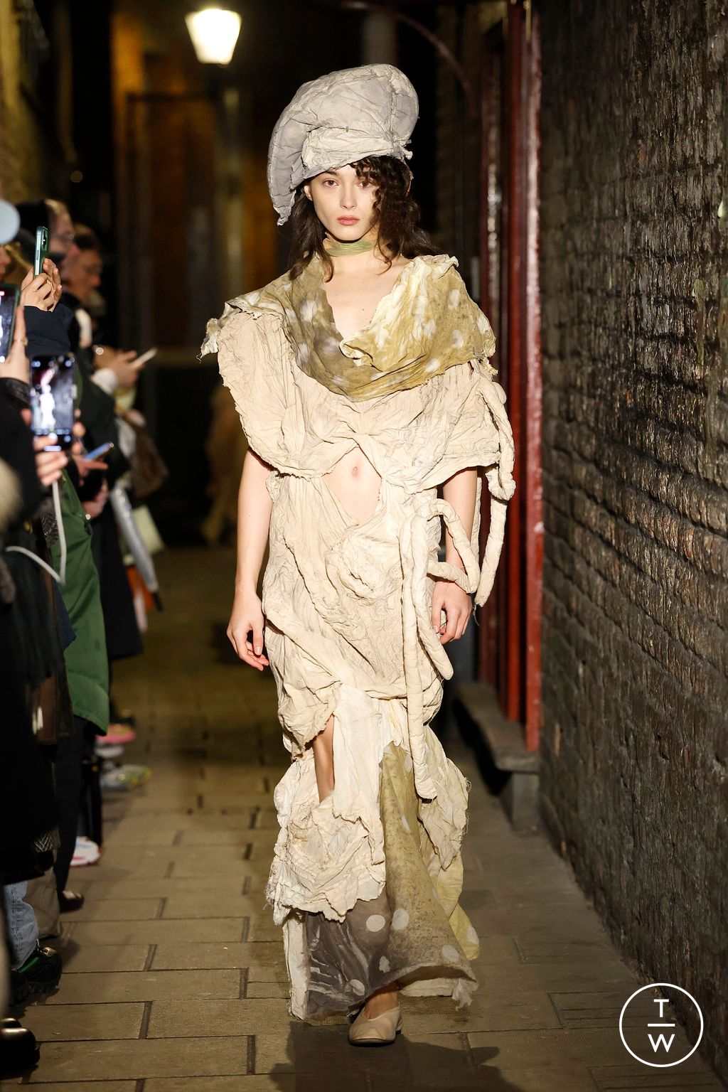 Fashion Week London Fall/Winter 2025 look 13 from the Paolo Carzana collection womenswear
