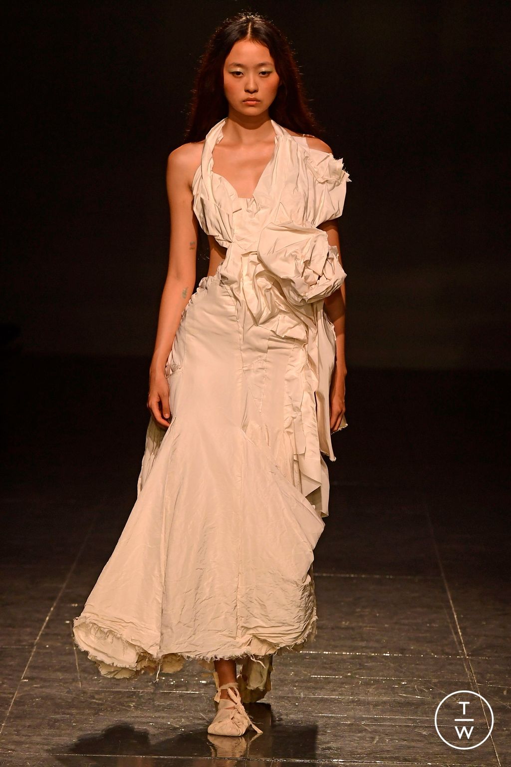 Fashion Week London Spring/Summer 2024 look 1 de la collection Paolo Carzana menswear