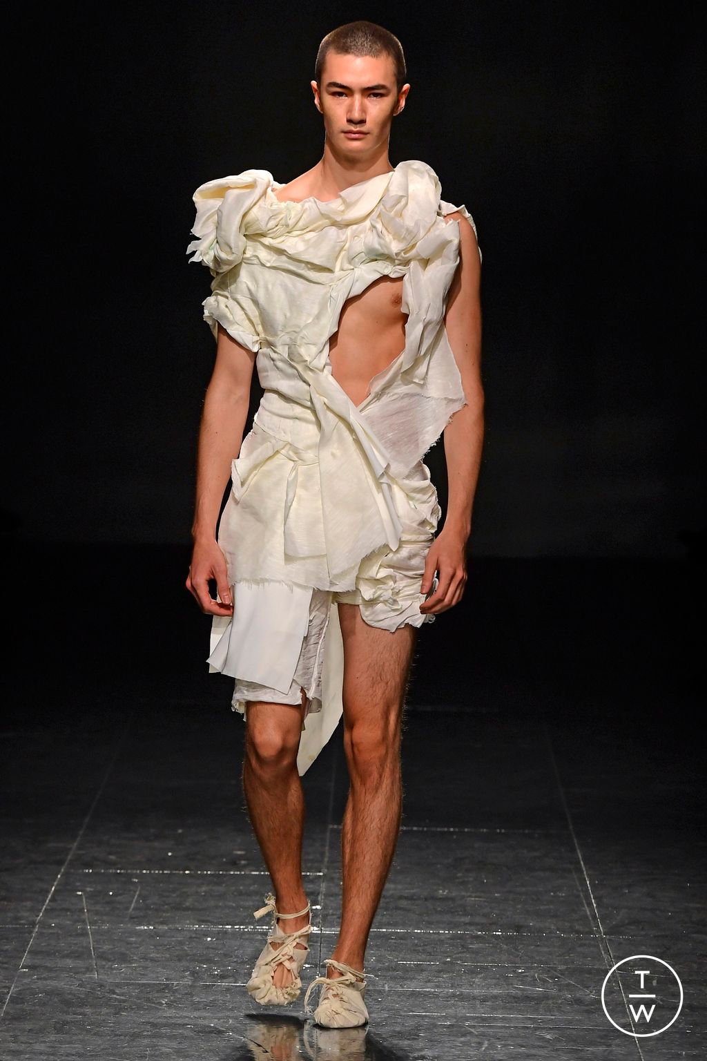 Fashion Week London Spring/Summer 2024 look 3 from the Paolo Carzana collection menswear