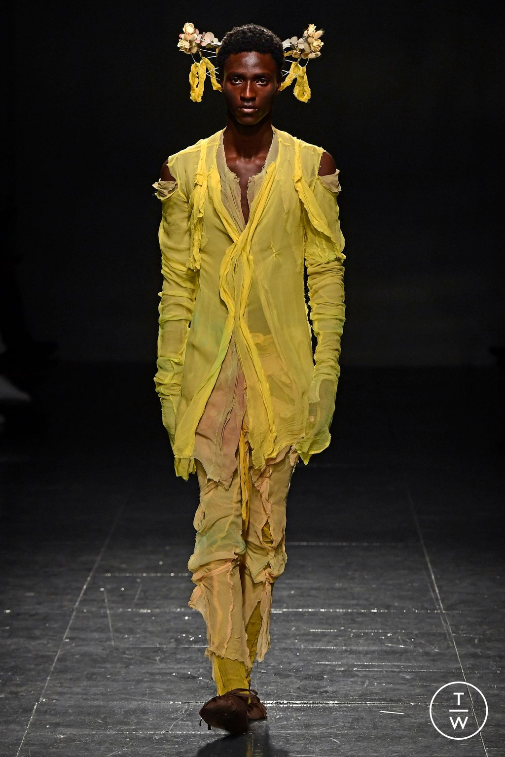 Fashion Week London Spring/Summer 2024 look 4 from the Paolo Carzana collection menswear