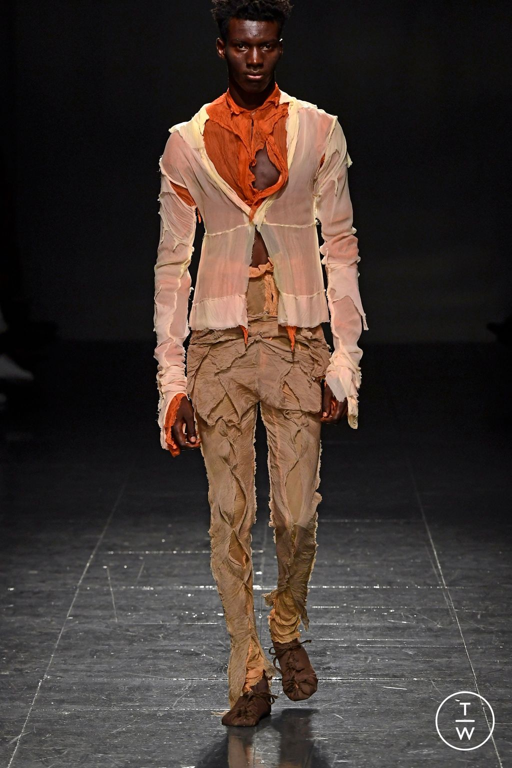 Fashion Week London Spring/Summer 2024 look 9 from the Paolo Carzana collection 男装