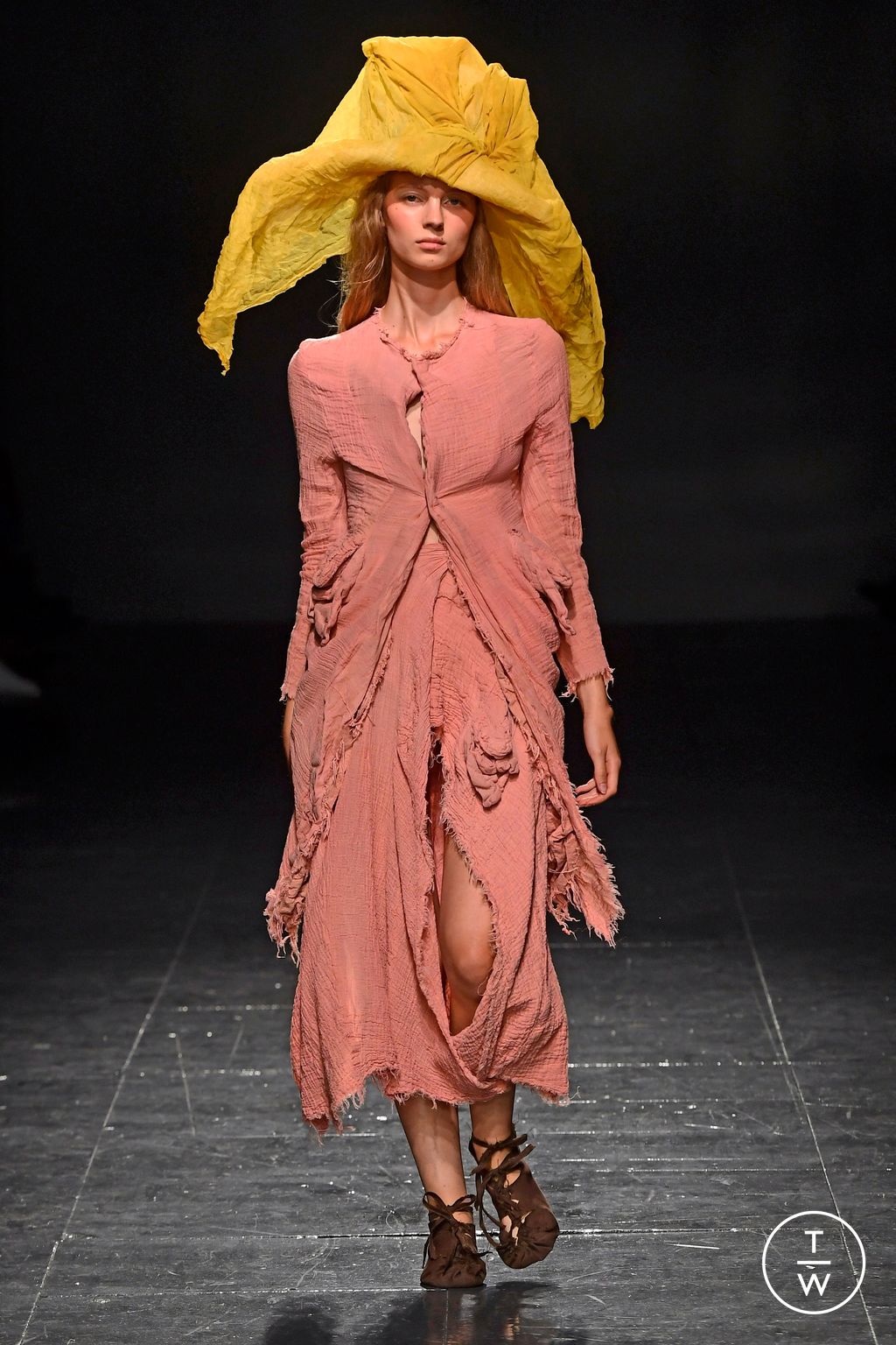 Fashion Week London Spring/Summer 2024 look 10 de la collection Paolo Carzana menswear
