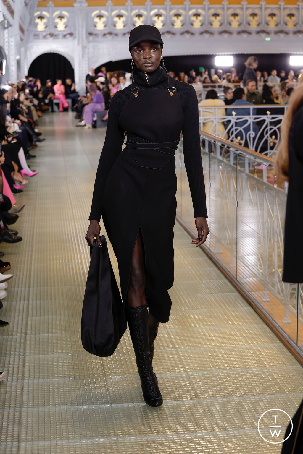 Fashion Week Paris Fall/Winter 2023 look 16 from the Patou collection womenswear