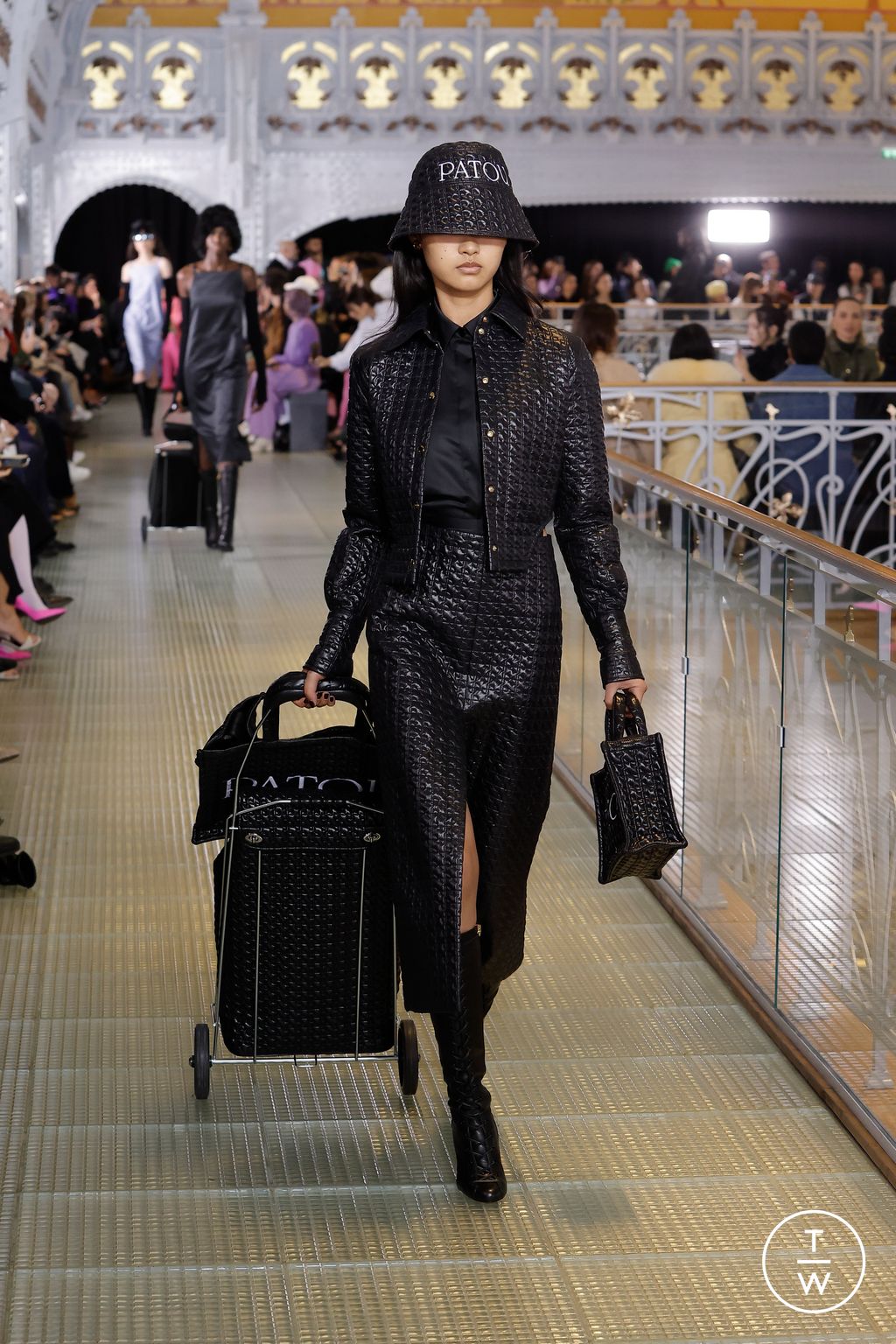 Fashion Week Paris Fall/Winter 2023 look 33 from the Patou collection 女装