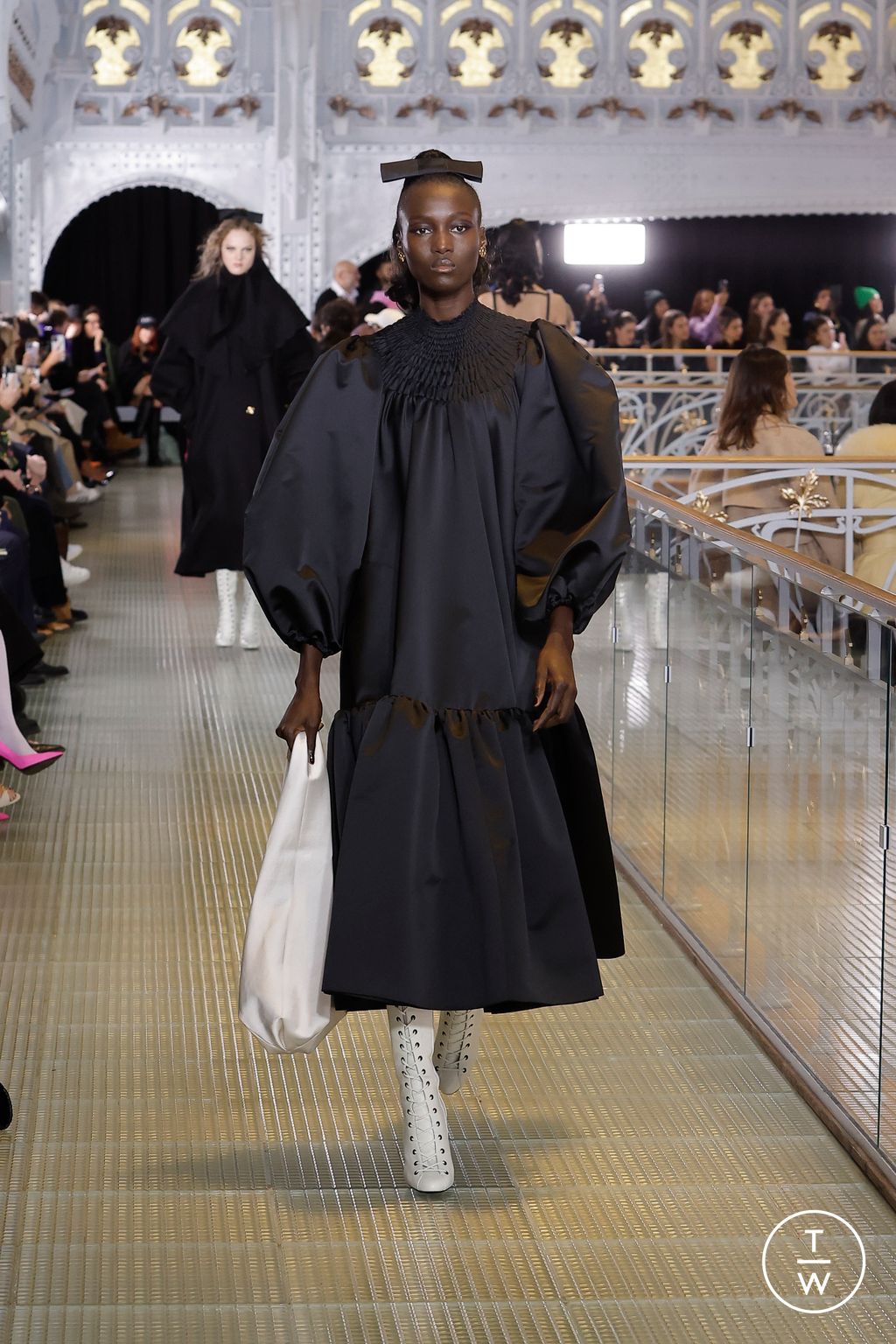 Fashion Week Paris Fall/Winter 2023 look 36 from the Patou collection 女装