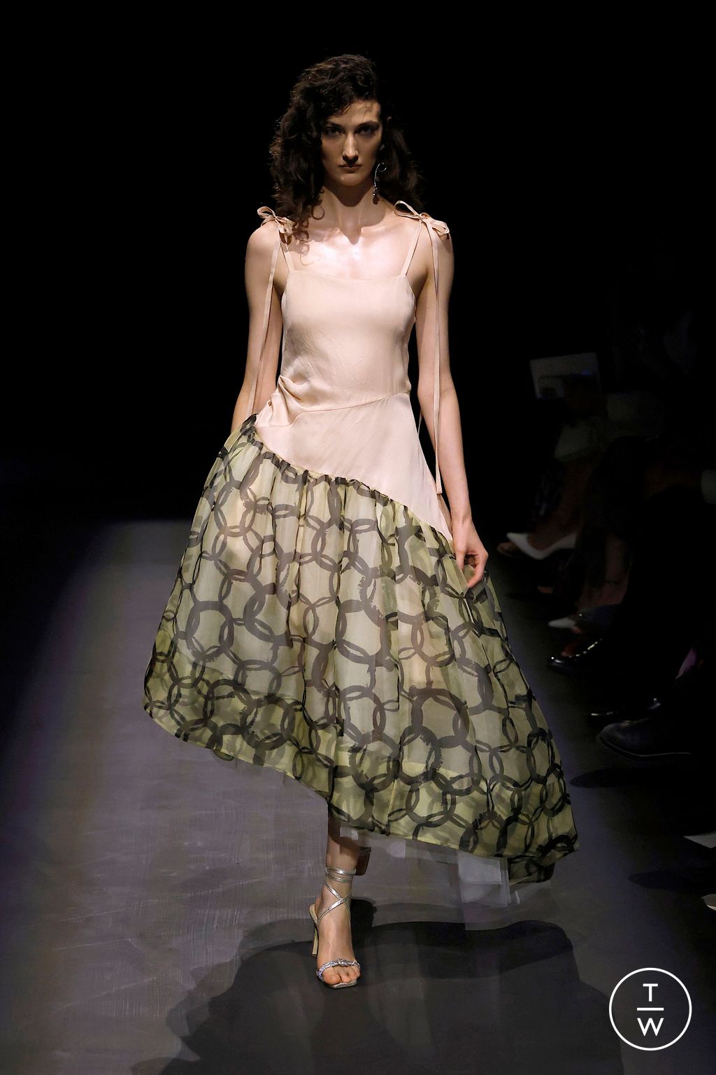 Fashion Week London Spring/Summer 2025 look 21 from the Patrick Mcdowell collection womenswear