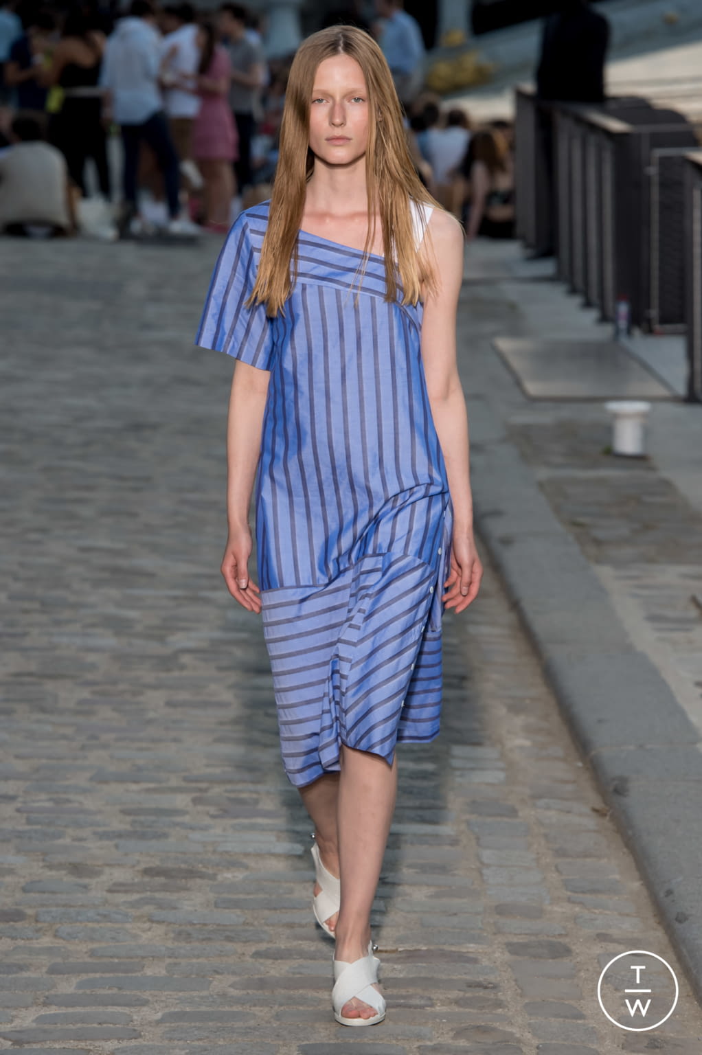 Fashion Week Paris Resort 2017 look 23 from the Paul & Joe collection womenswear