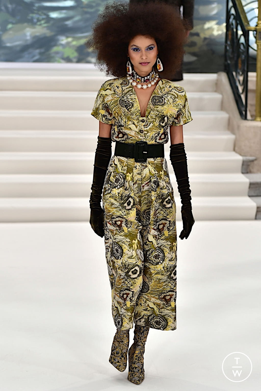 Fashion Week London Fall/Winter 2022 look 9 from the Paul Costelloe collection 女装