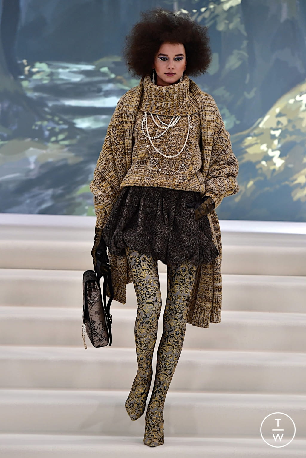 Fashion Week London Fall/Winter 2022 look 13 from the Paul Costelloe collection 女装