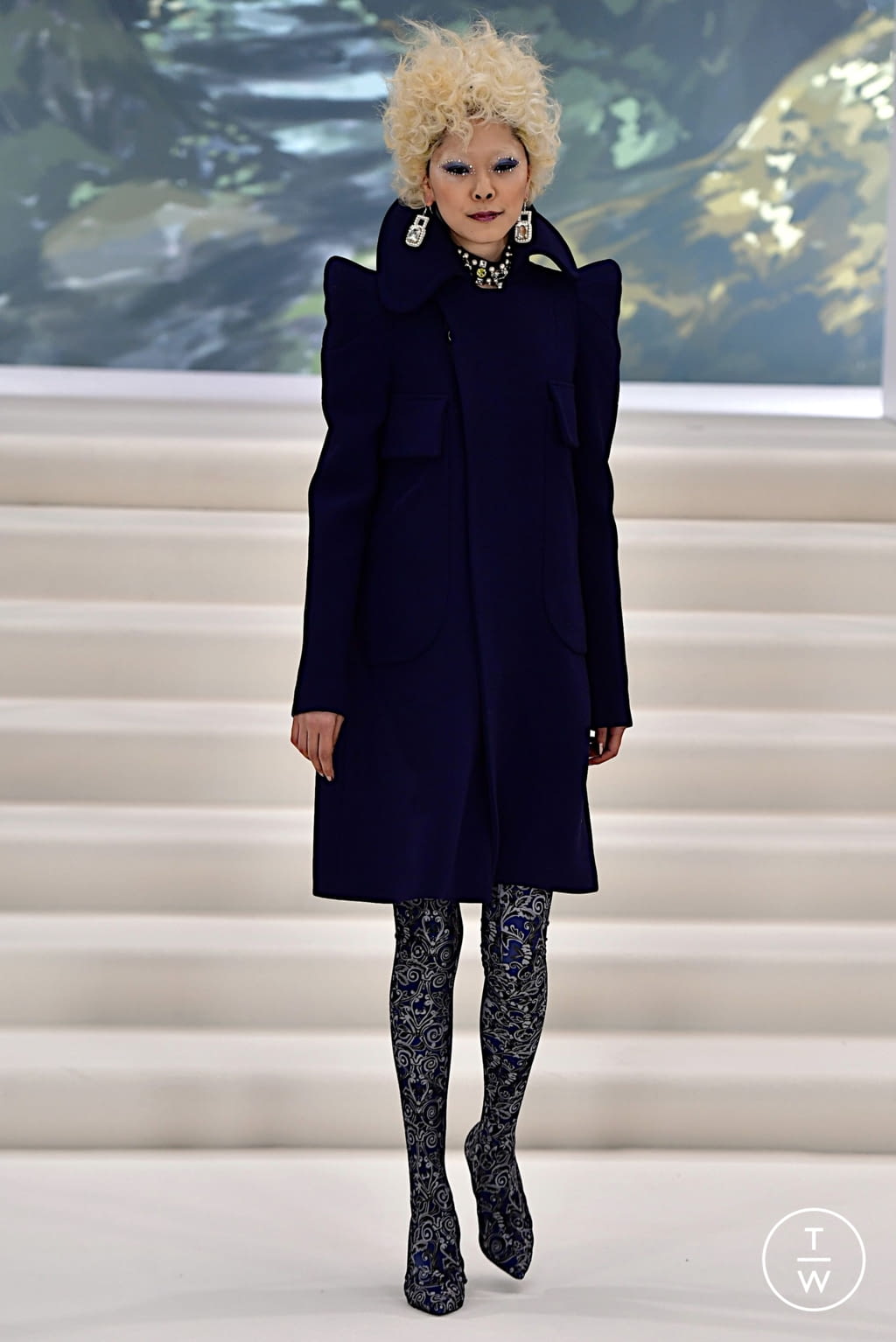 Fashion Week London Fall/Winter 2022 look 17 from the Paul Costelloe collection 女装