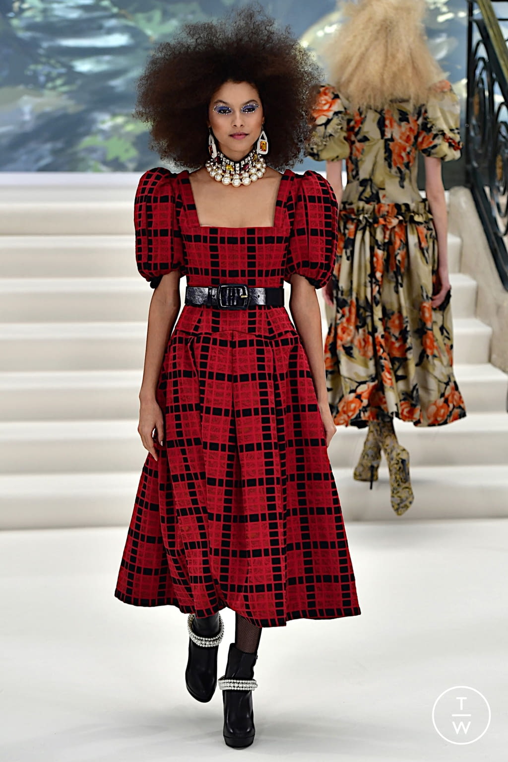 Fashion Week London Fall/Winter 2022 look 32 from the Paul Costelloe collection womenswear