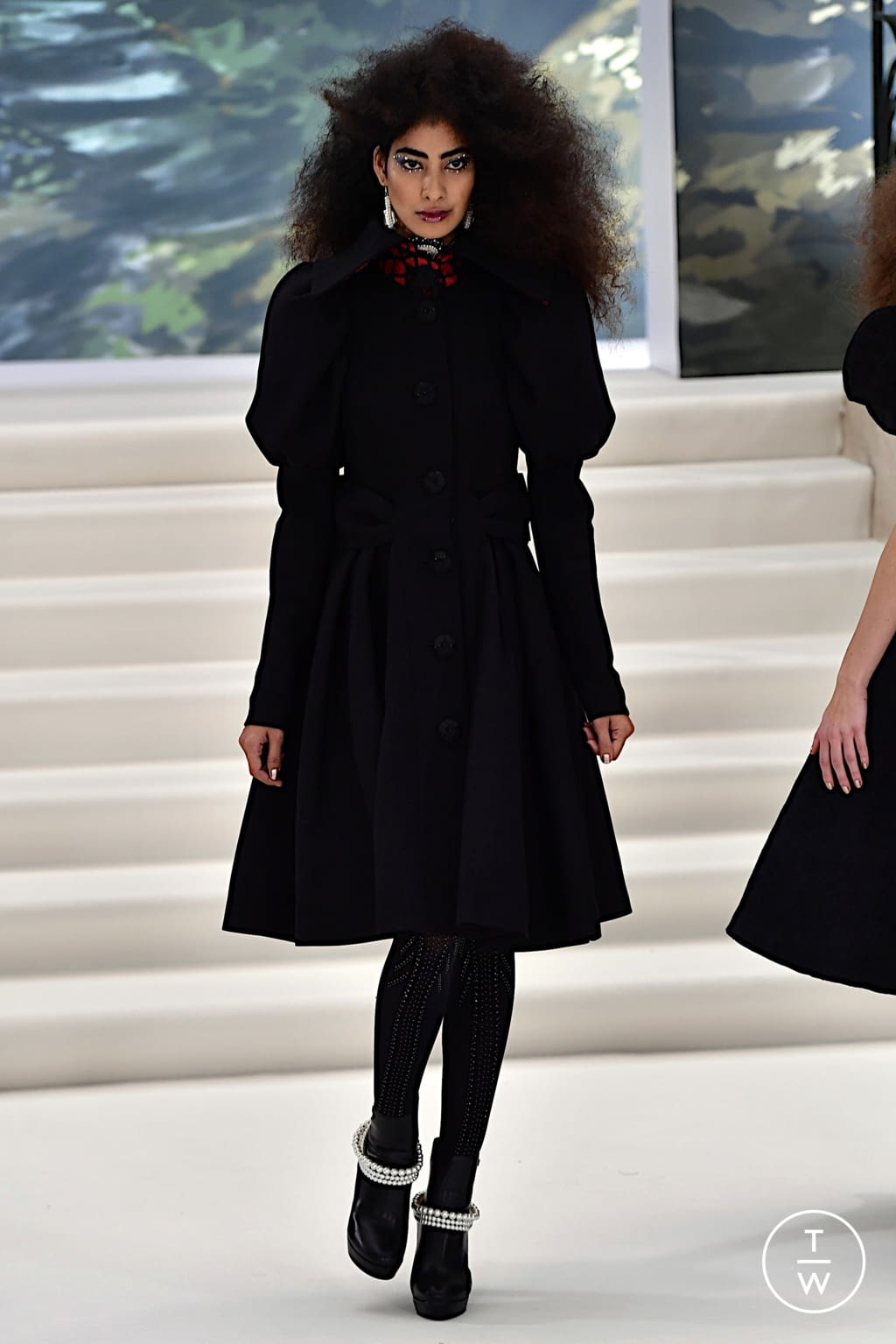 Fashion Week London Fall/Winter 2022 look 37 from the Paul Costelloe collection womenswear