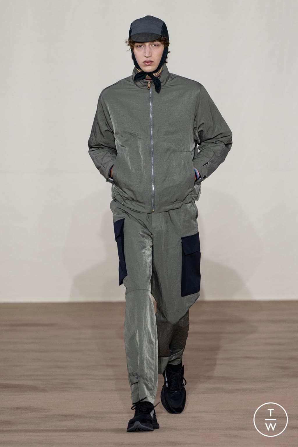 Fashion Week Paris Fall/Winter 2022 look 10 from the Paul Smith collection 男装