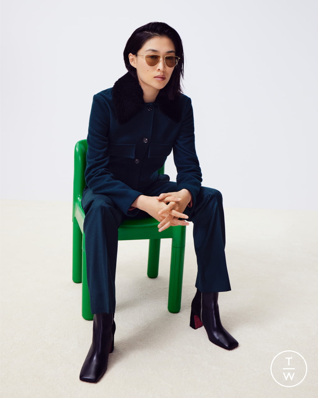 Fashion Week Paris Fall/Winter 2022 look 14 from the Paul Smith collection womenswear