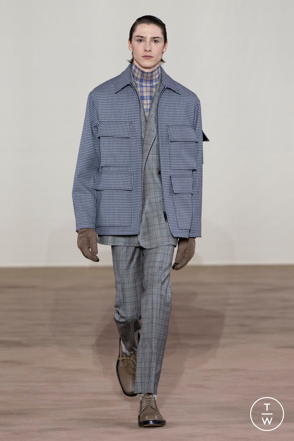Fashion Week Paris Fall/Winter 2022 look 21 from the Paul Smith collection menswear