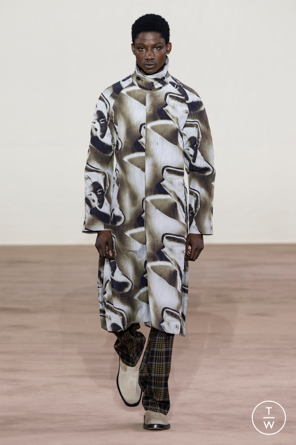 Fashion Week Paris Fall/Winter 2022 look 30 from the Paul Smith collection 男装