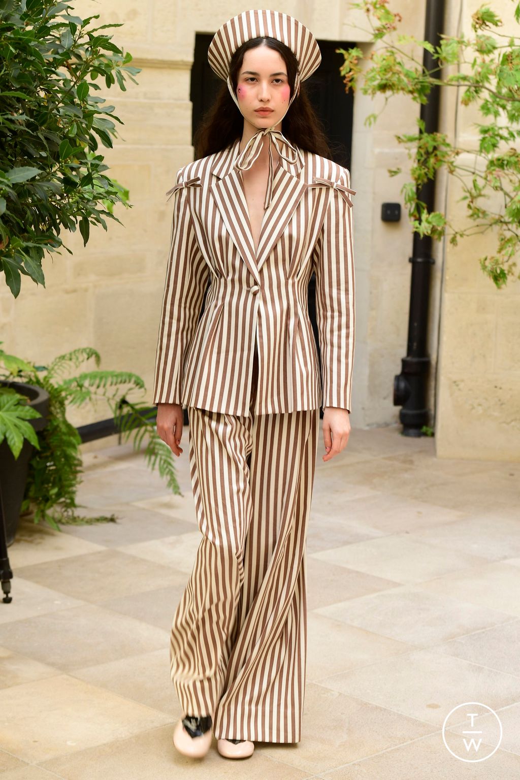 Fashion Week Paris Spring/Summer 2024 look 3 from the Paul & Joe collection womenswear