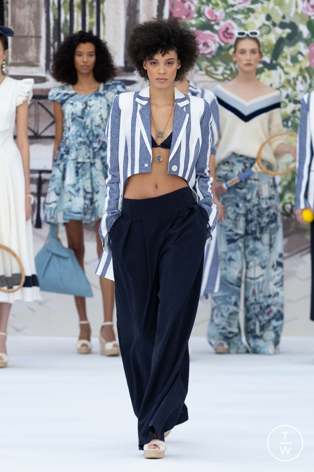 Fashion Week London Spring/Summer 2024 look 2 from the Paul Costelloe collection 女装