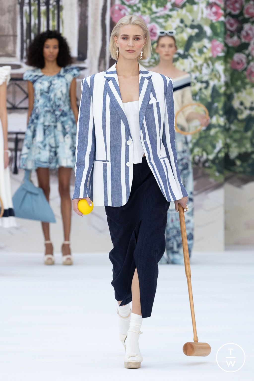 Fashion Week London Spring/Summer 2024 look 4 de la collection Paul Costelloe womenswear