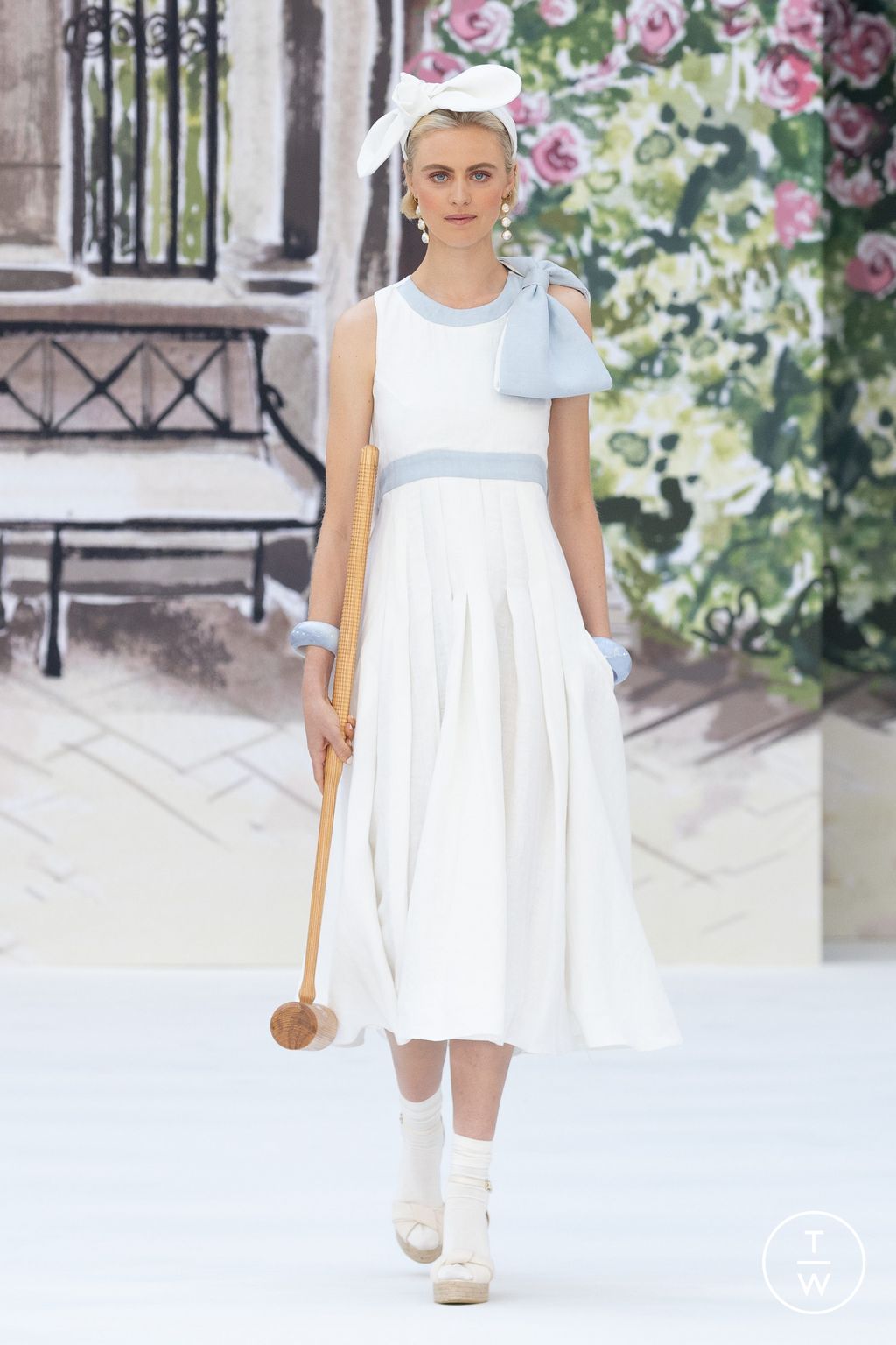 Fashion Week London Spring/Summer 2024 look 11 from the Paul Costelloe collection 女装