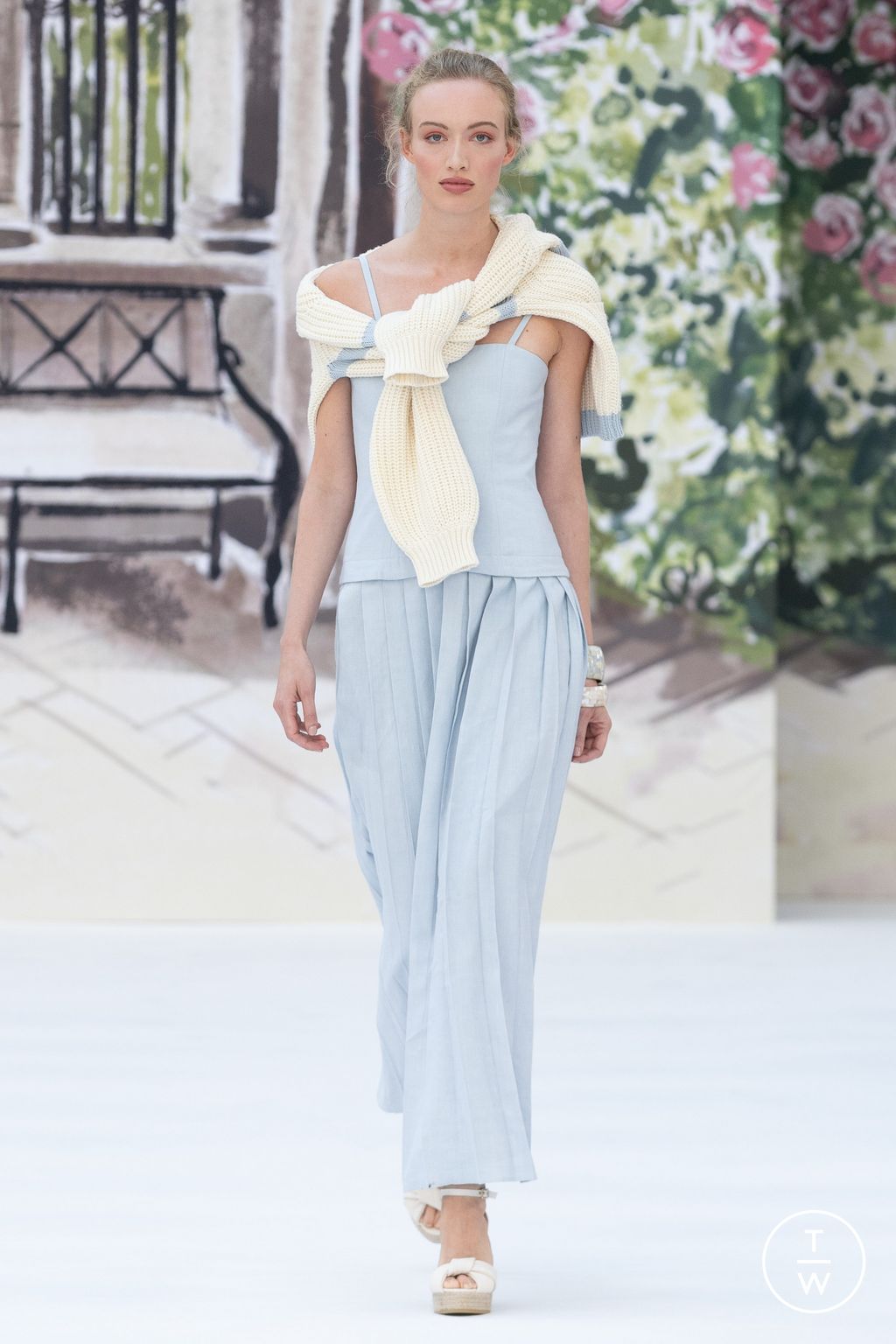 Fashion Week London Spring/Summer 2024 look 12 from the Paul Costelloe collection 女装