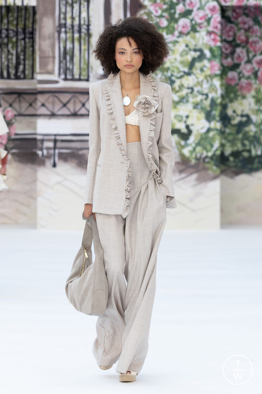 Fashion Week London Spring/Summer 2024 look 16 from the Paul Costelloe collection 女装