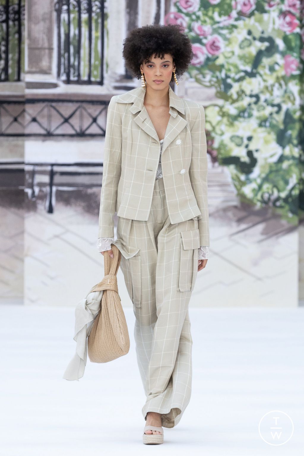 Fashion Week London Spring/Summer 2024 look 28 from the Paul Costelloe collection 女装