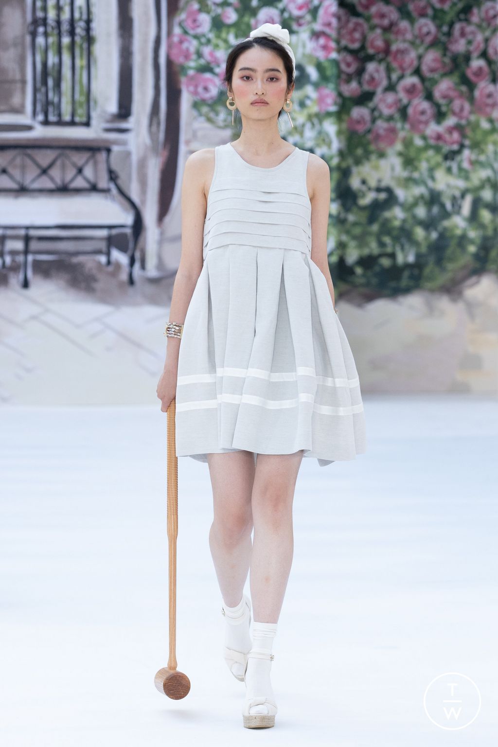 Fashion Week London Spring/Summer 2024 look 30 from the Paul Costelloe collection womenswear