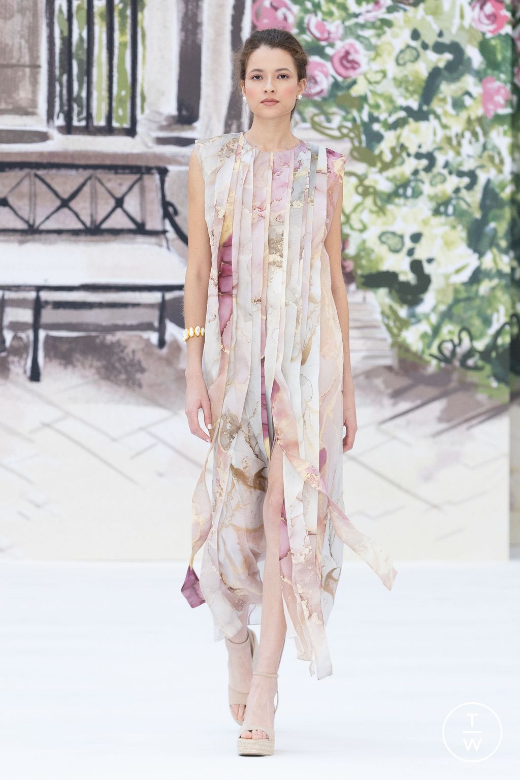 Fashion Week London Spring/Summer 2024 look 36 from the Paul Costelloe collection womenswear