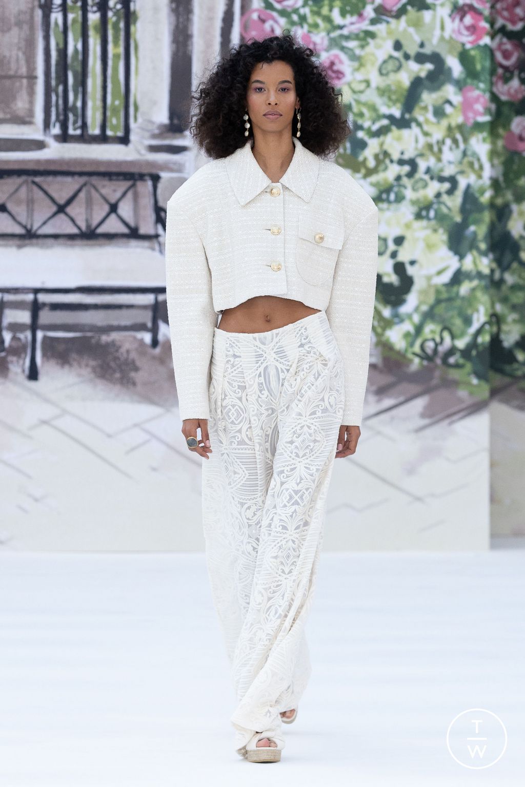 Fashion Week London Spring/Summer 2024 look 39 from the Paul Costelloe collection womenswear