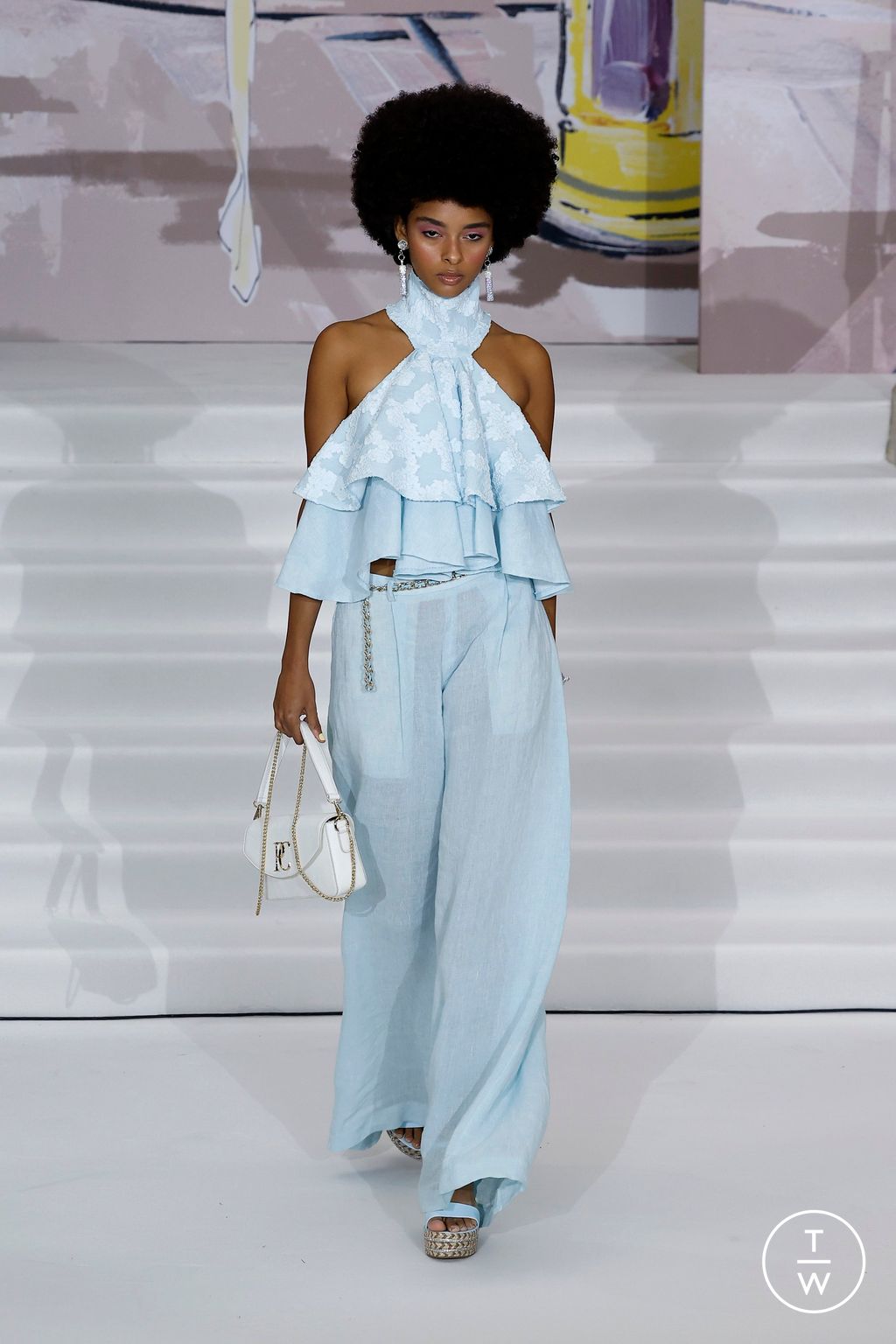 Fashion Week London Spring-Summer 2025 look 15 from the Paul Costelloe collection 女装