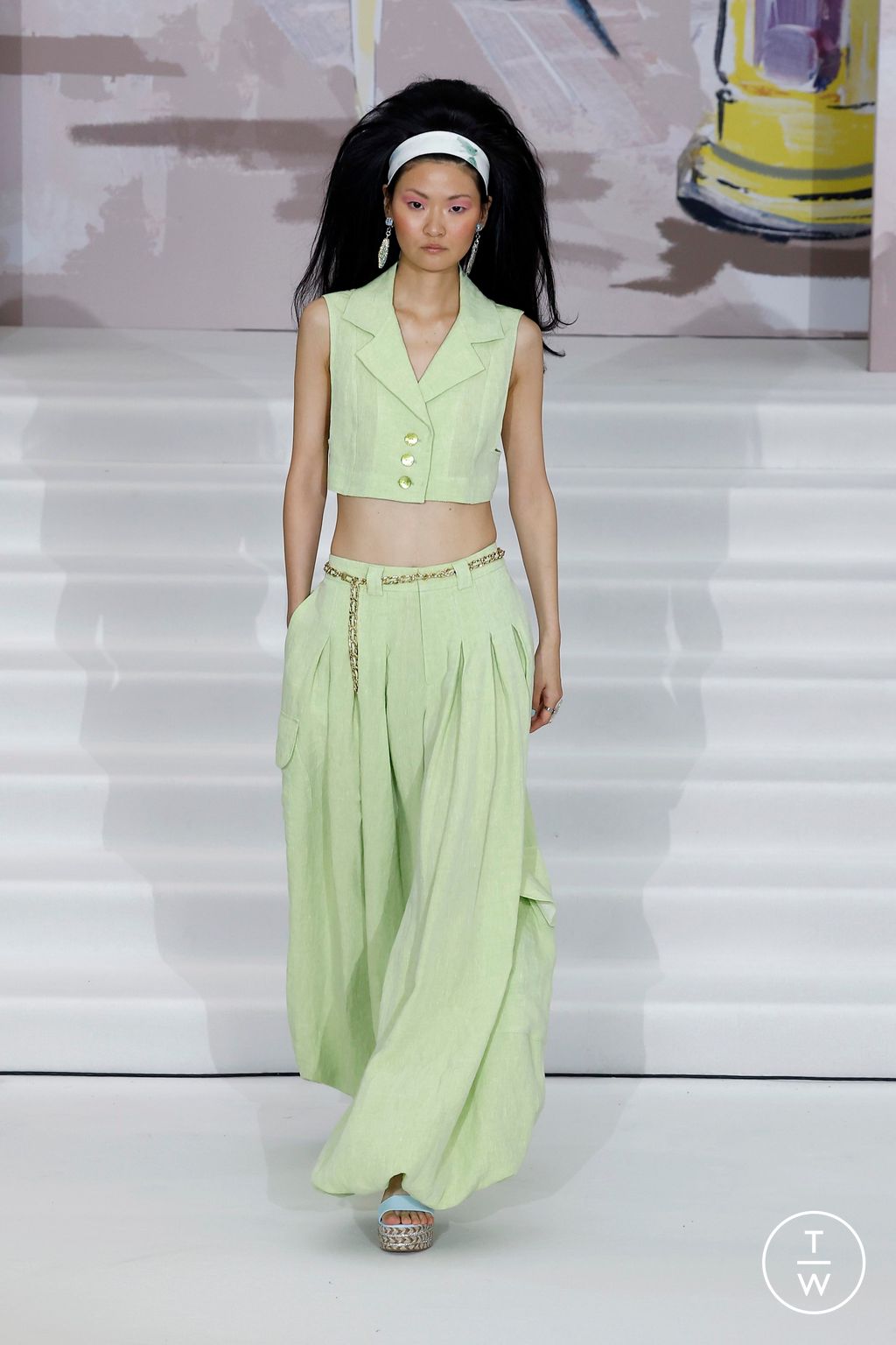 Fashion Week London Spring/Summer 2025 look 34 from the Paul Costelloe collection womenswear