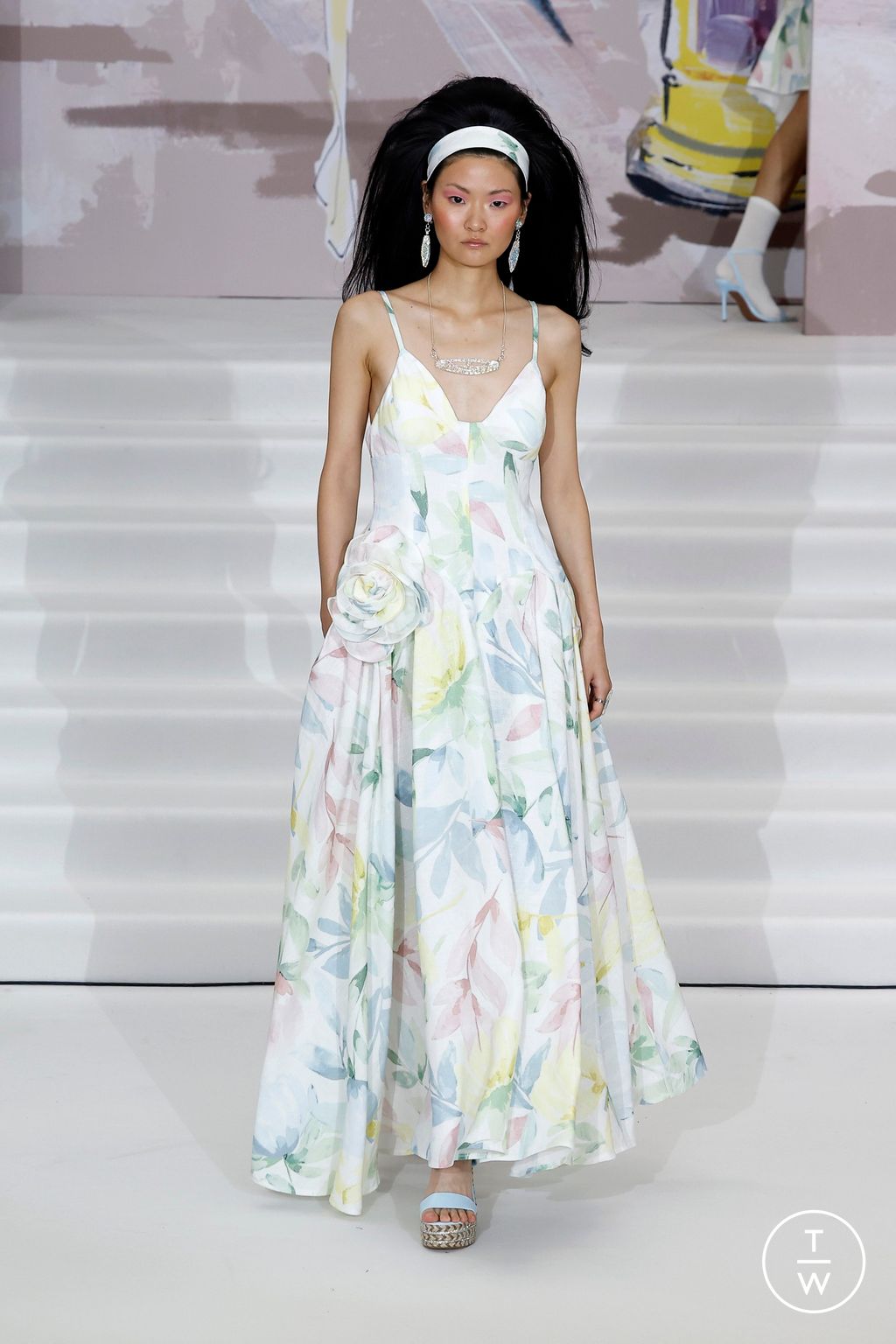 Fashion Week London Spring-Summer 2025 look 49 de la collection Paul Costelloe womenswear