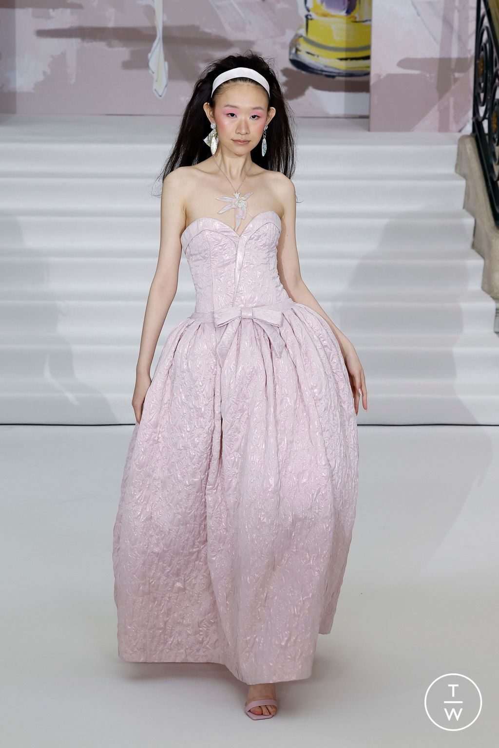 Fashion Week London Spring-Summer 2025 look 55 de la collection Paul Costelloe womenswear