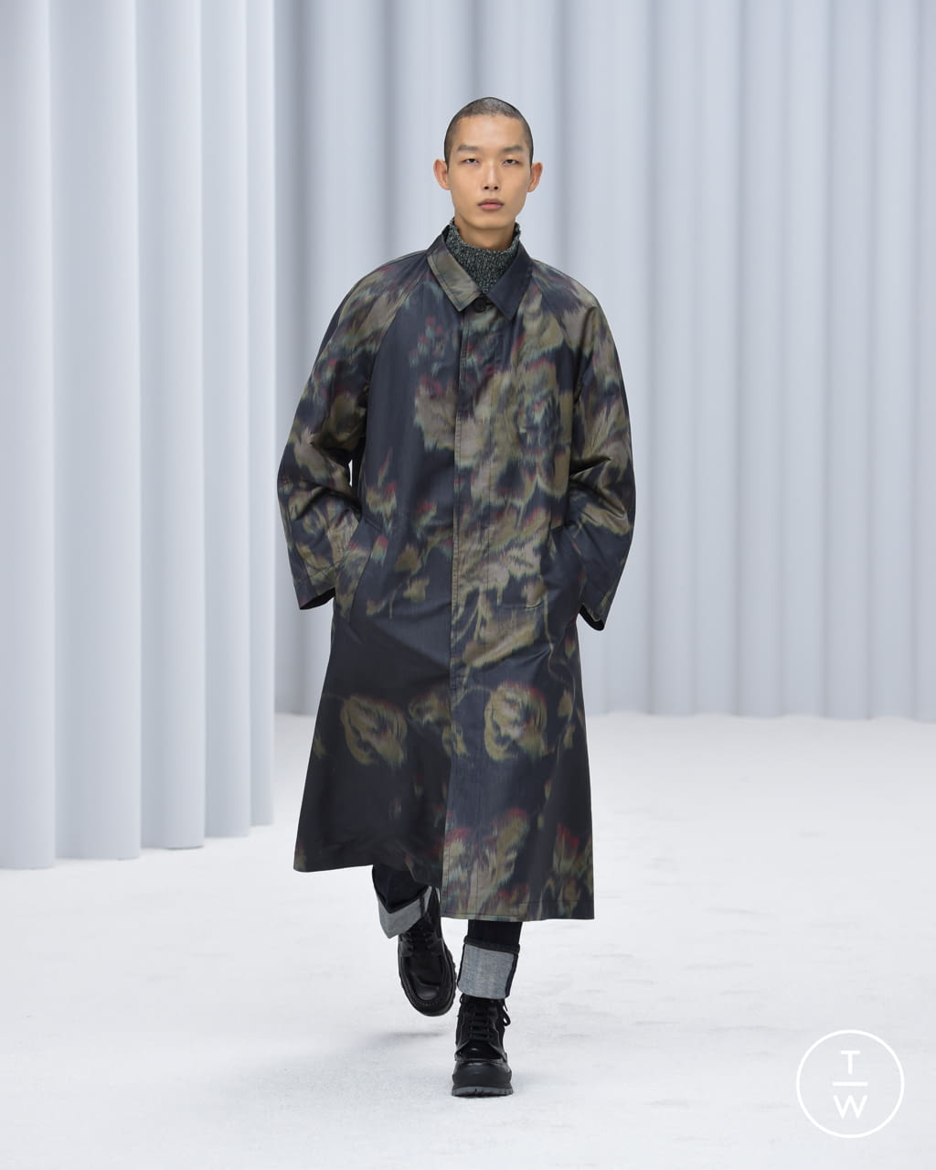 Fashion Week Paris Fall/Winter 2021 look 1 from the Paul Smith collection menswear