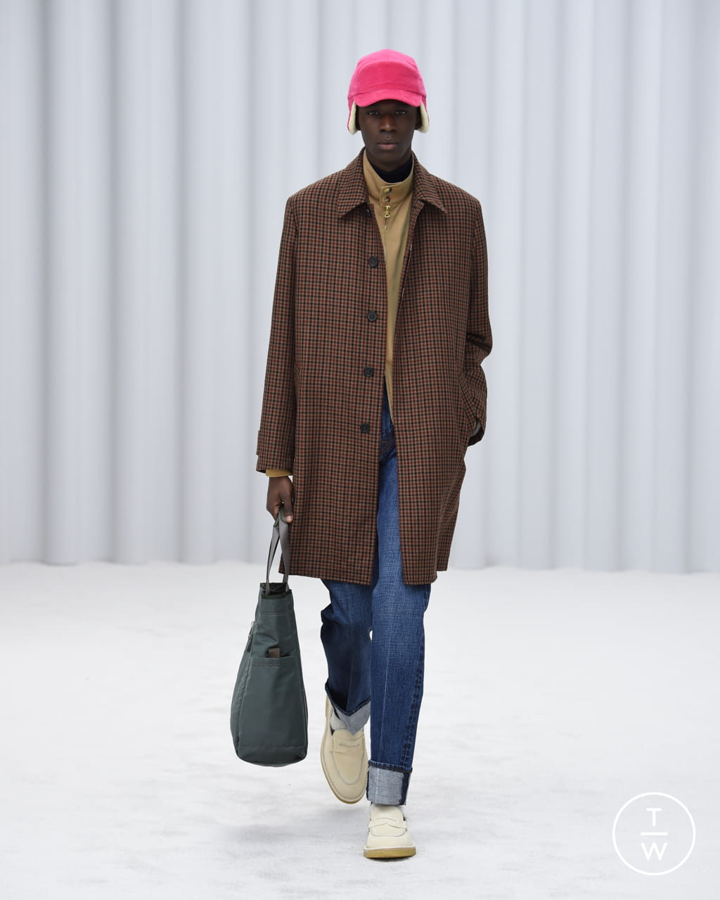 Fashion Week Paris Fall/Winter 2021 look 16 from the Paul Smith collection menswear