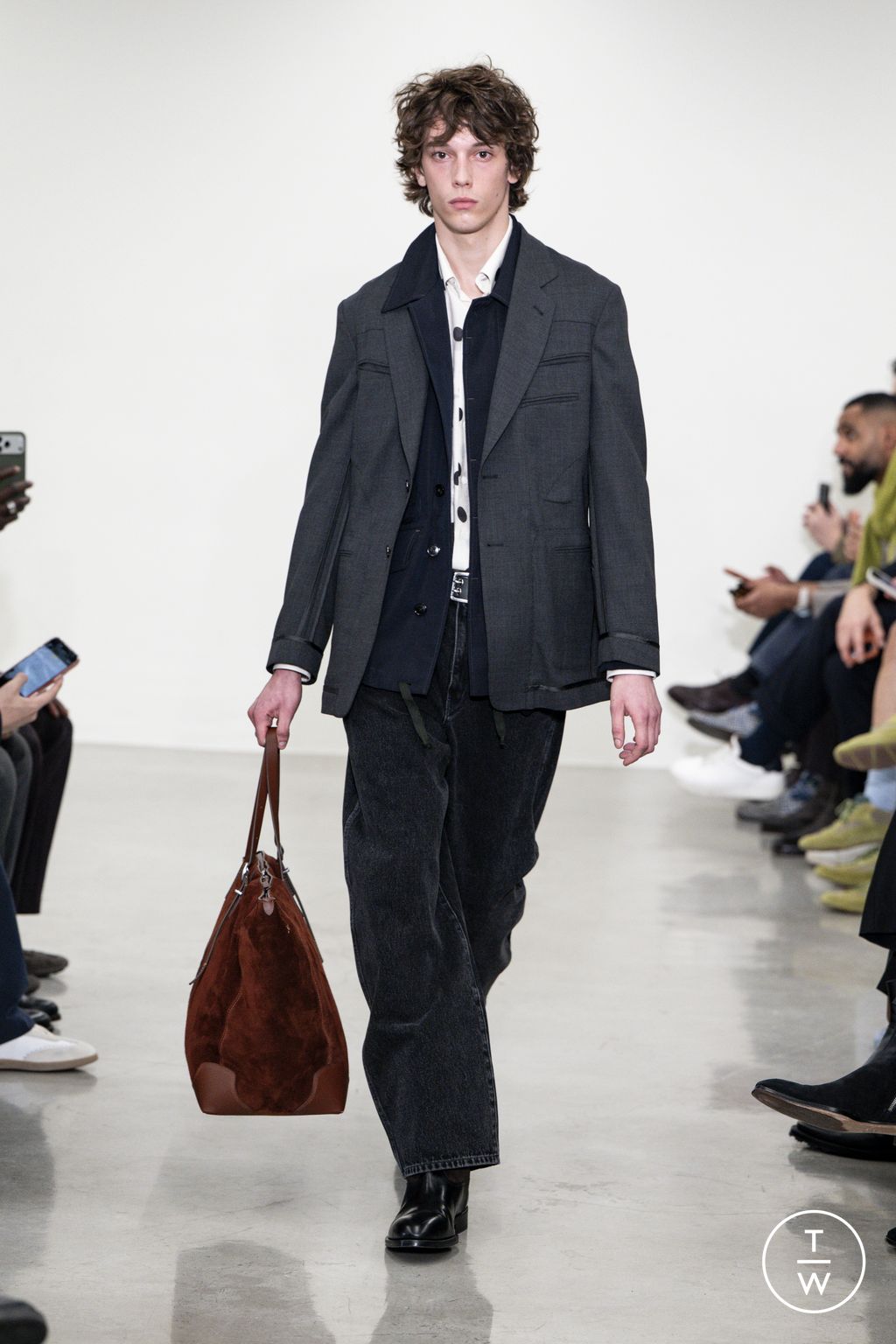Fashion Week Milan Fall/Winter 2026 look 2 from the Paul Smith collection menswear