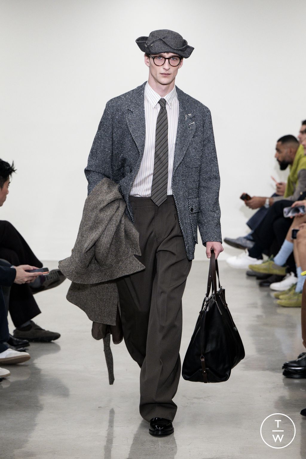 Fashion Week Milan Fall/Winter 2026 look 25 from the Paul Smith collection menswear