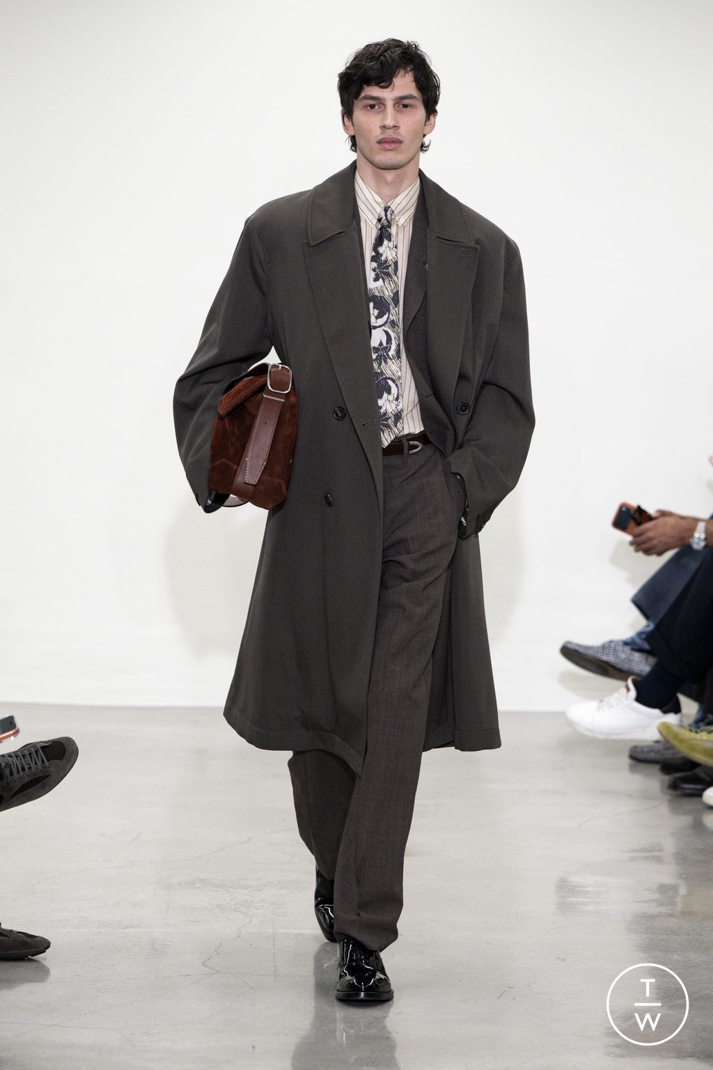 Fashion Week Milan Fall/Winter 2026 look 27 from the Paul Smith collection menswear
