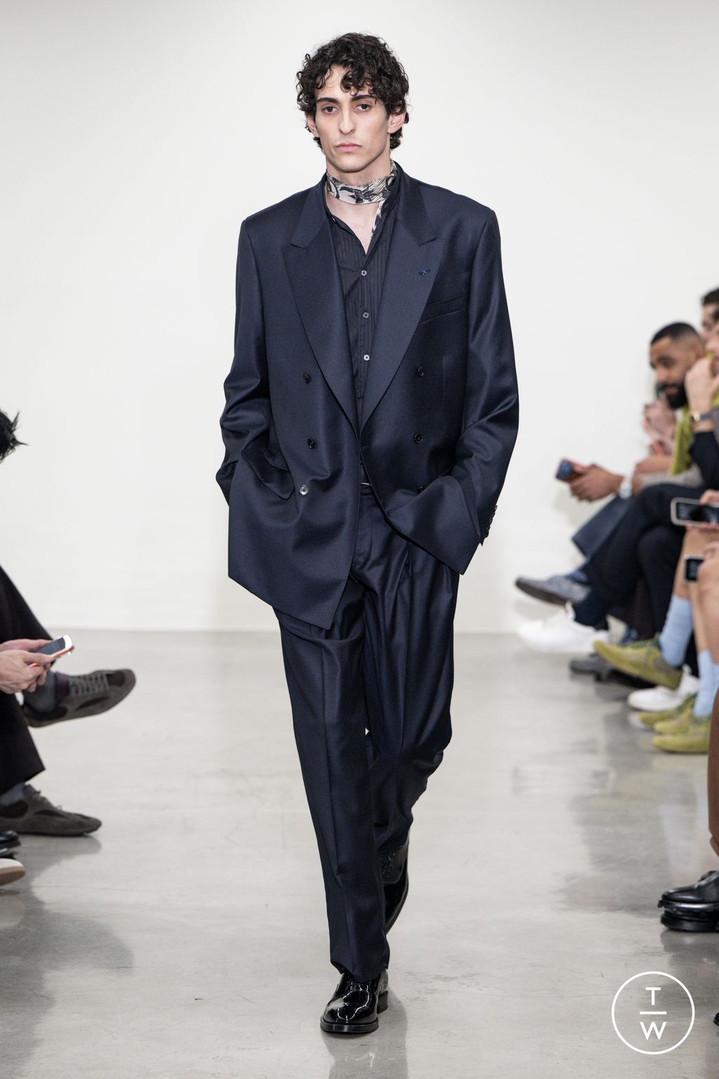 Fashion Week Milan Fall/Winter 2026 look 28 from the Paul Smith collection menswear