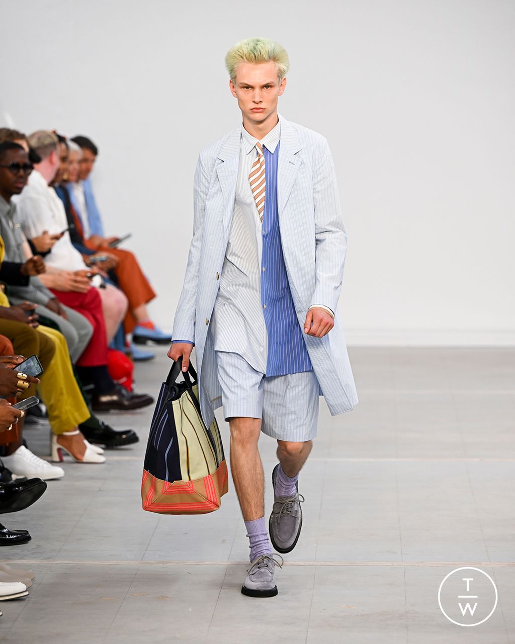 Fashion Week Paris Spring/Summer 2023 look 10 from the Paul Smith collection menswear