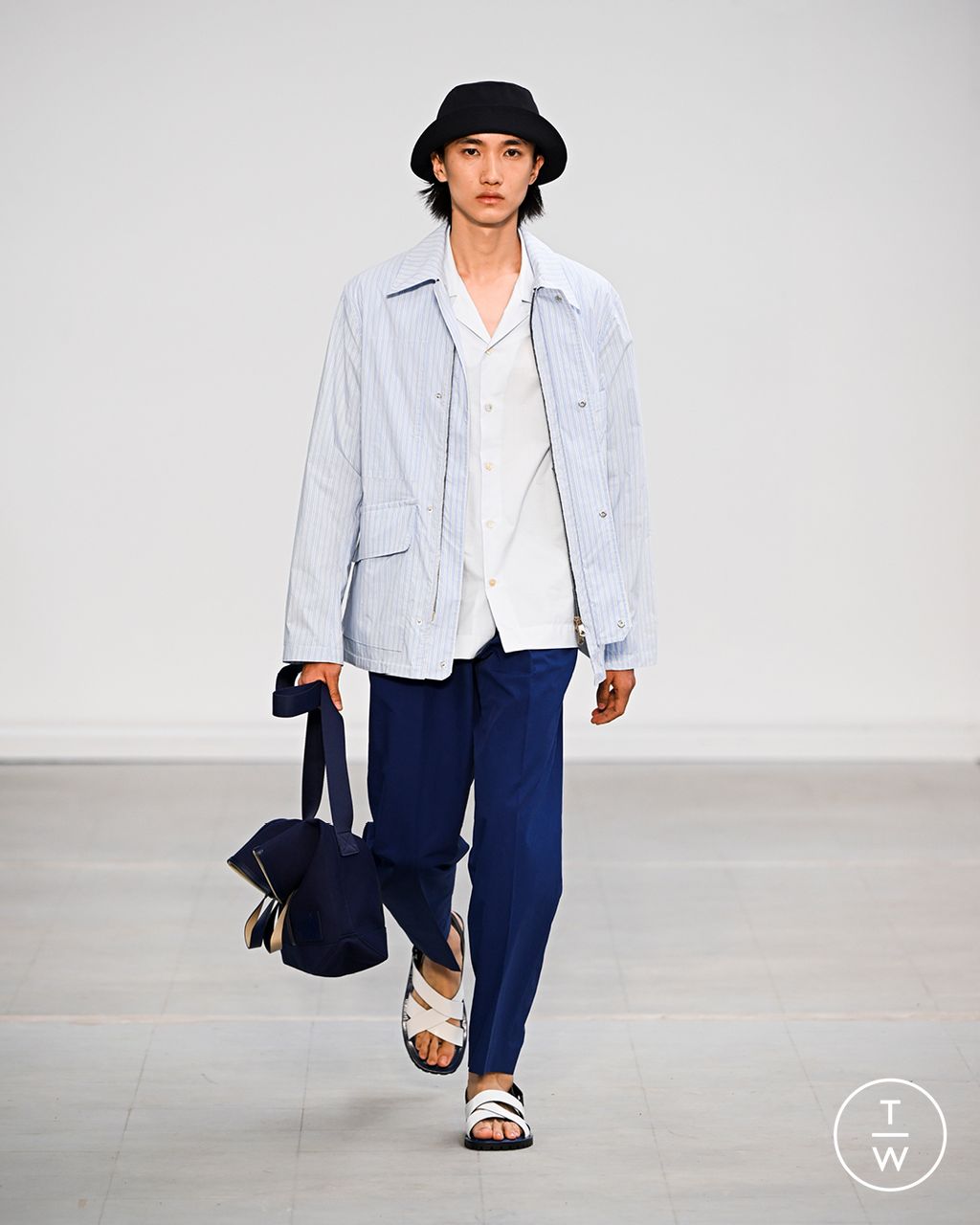 Fashion Week Paris Spring/Summer 2023 look 11 from the Paul Smith collection 男装